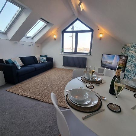 The Bunker-Luxe Central Falmouth Getaway With Stunning Sea Views Exteriör bild