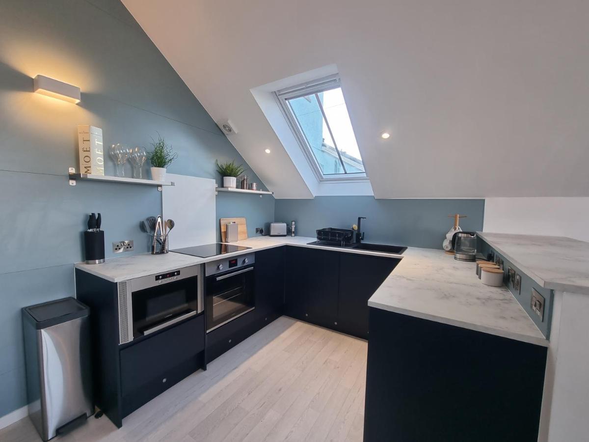 The Bunker-Luxe Central Falmouth Getaway With Stunning Sea Views Exteriör bild